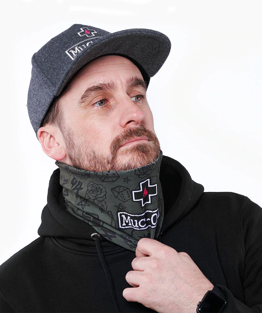 Muc-Off Lightweight Neck Gaiter Halstuch - Grün Punk 4 Muc-Off Lightweight Neck Gaiter Halstuch - Grün Punk – Bild 2