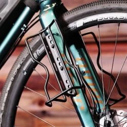 Blackburn Outpost Cargo Cage - Schwarz 17 Blackburn Outpost Cargo Cage - Schwarz -Fahrradwelt Verkauf bbn outpost cargo bike cage black lifestyle 1